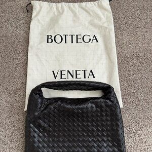 Bottega Veneta small hop in chocolate